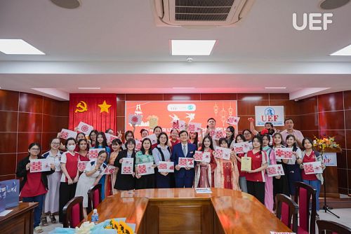 KeoWC2026ers approach Taiwanese scholarships program and experienced thrilling art of paper cutting