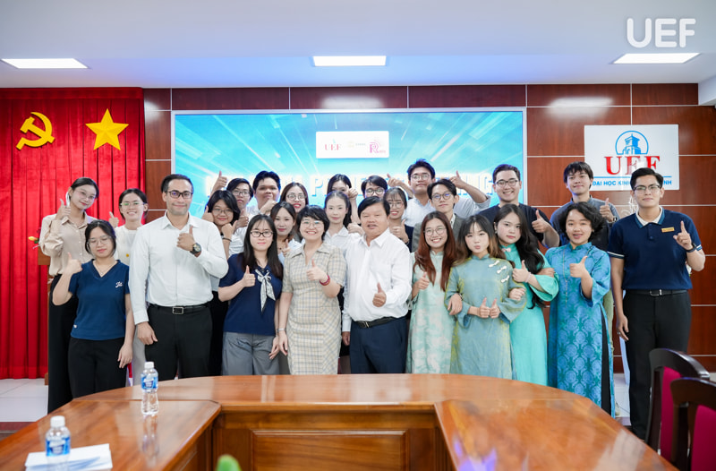 Keo WC chau au ngành Công nghệ truyền thông
