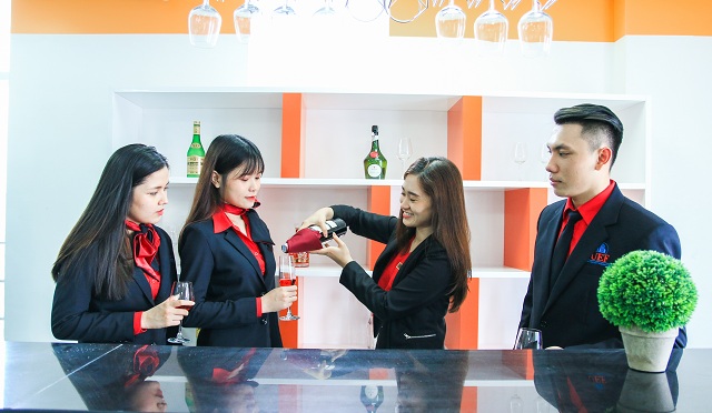 Thực hành quản trị nhà hàng và dịch vụ ăn uống