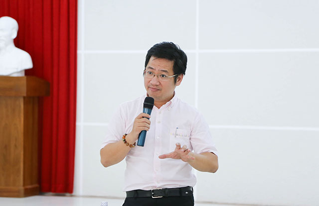 Thầy Trần Anh Dũng – Phó Hiệu trưởng lịch thi đấu world cup 2026 phát biểu tại buổi lễ ra mắt Câu lạc bộ ERAW