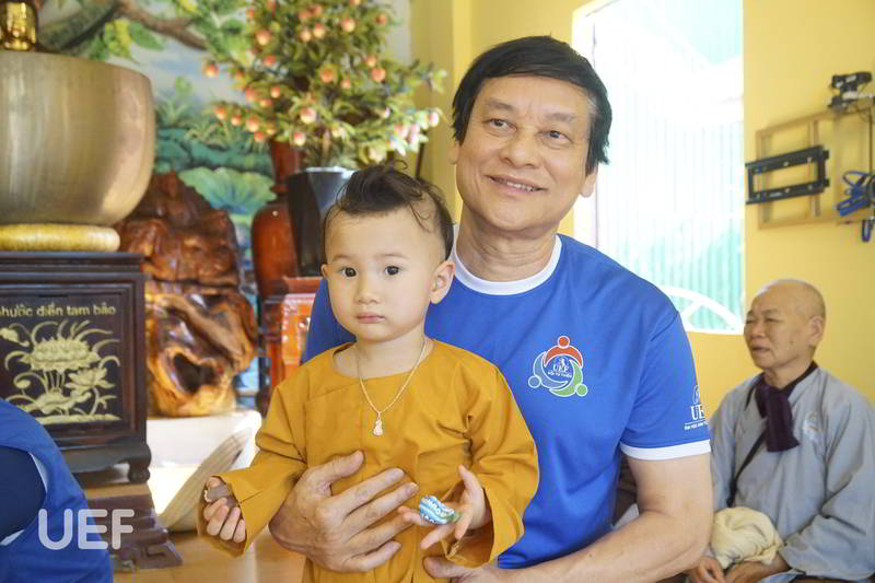 ấm tình uef