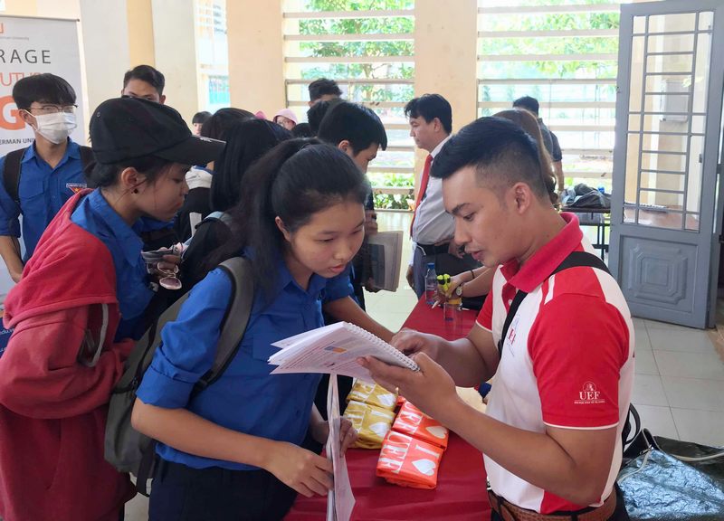 Ngành Kinh doanh thương mại lấy bao nhiêu điểm?