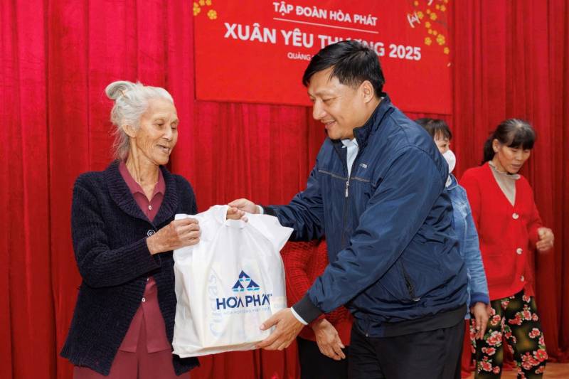 Hòa Phát trao quà Tết tới bà con tại huyện Bình Sơn, tỉnh Quảng Ngãi; thực hiện trách nhiệm xã hội của Soi kèo World Cup hôm nay