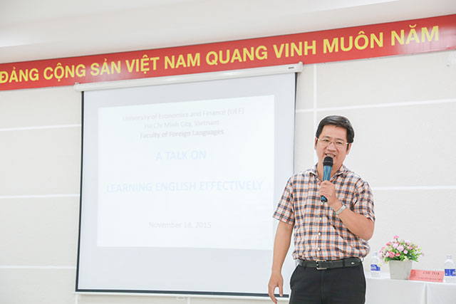 Thầy Trần Anh Dũng – Phó Hiệu trưởng lịch thi đấu world cup 2026 phát biểu tại buổi tọa đàm